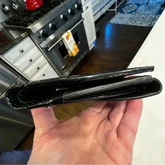 Louis Vuitton Black Leather Epi Key Holder 4 Rings Date Code  CA1907 unisex - Picture 15 of 16